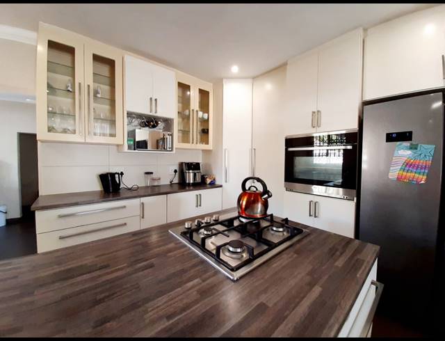 5 BEDROOM HOUSE TO LET IN VAALPARK